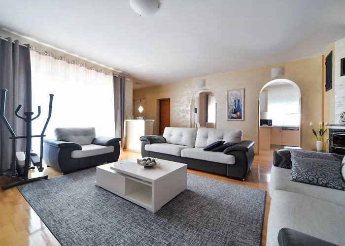 Deluxe Apartment Valentina
